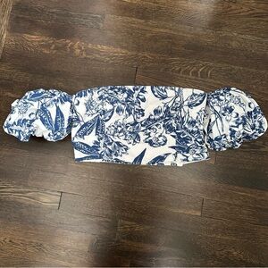 Abercrombie & Fitch off the shoulder puff sleeve cropped shirt